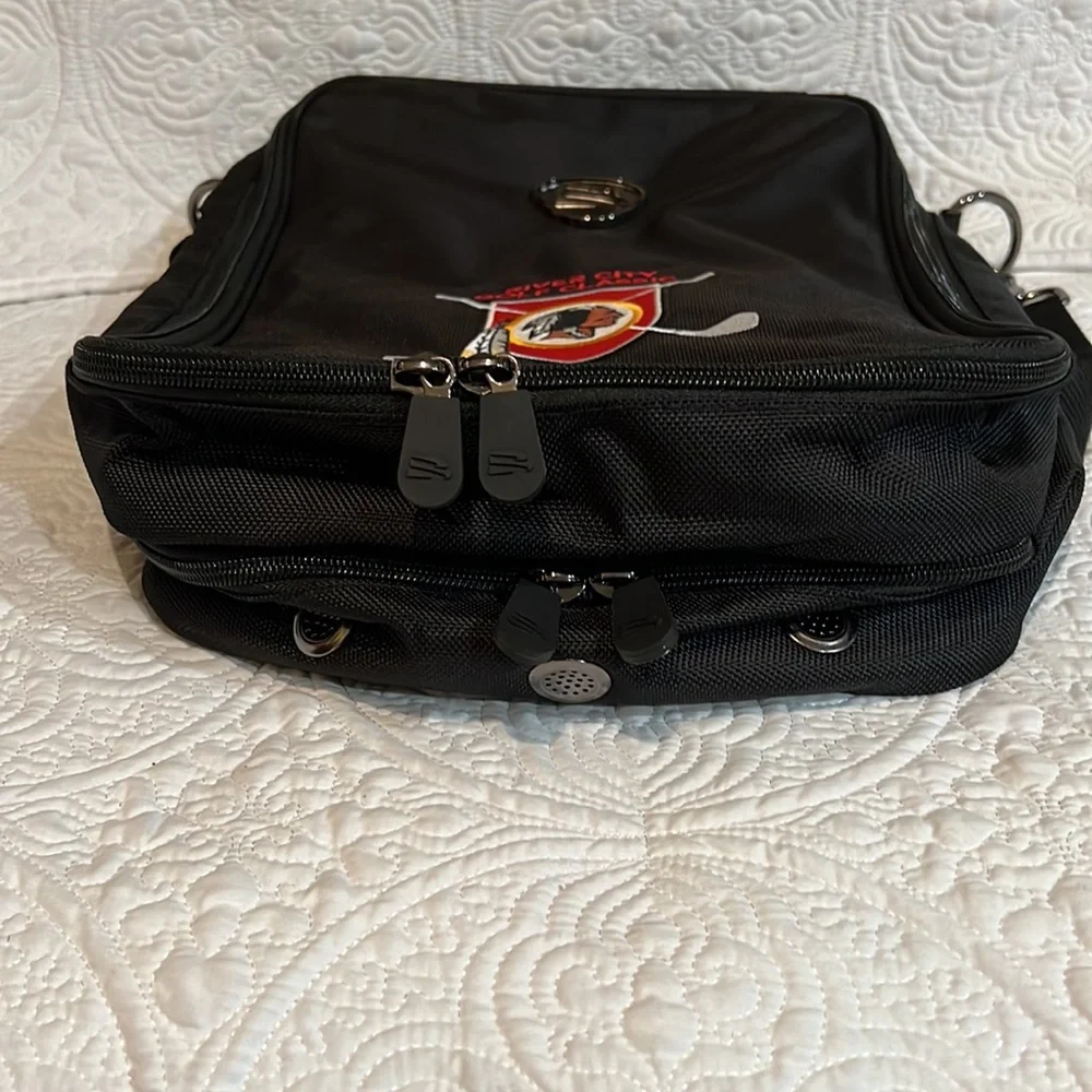 Burton Golf River City Golf Classic shoe bag and‎ golf accessories